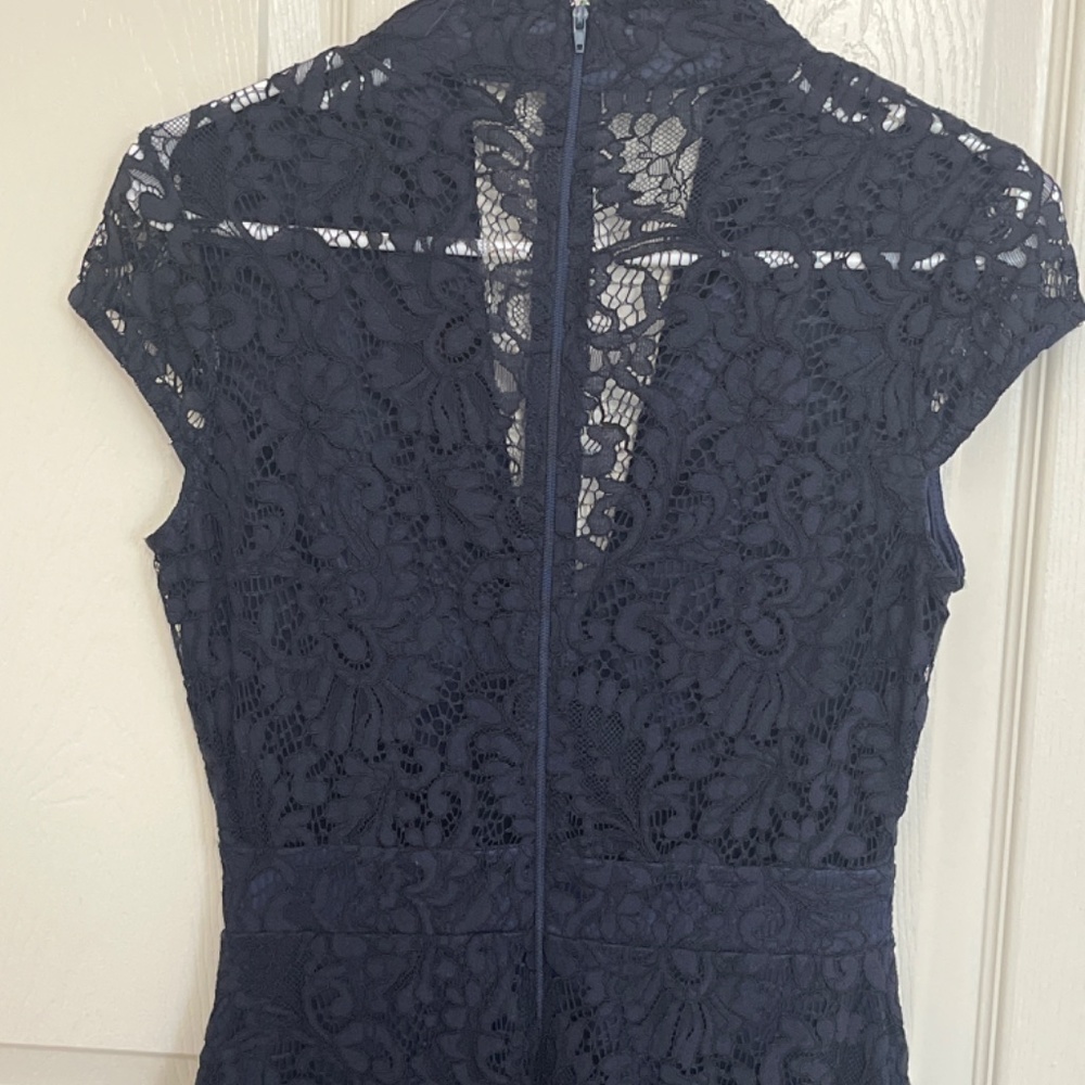 Lace dress - Picture 4 of 4